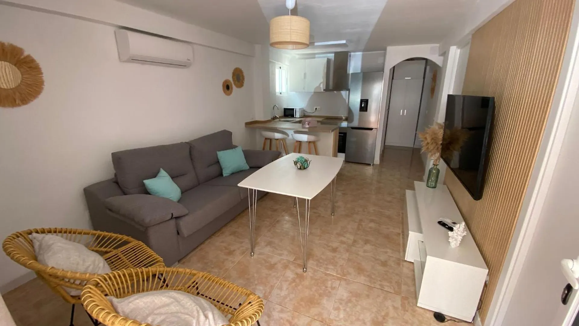 Paraiso Beach Apartment La Pineda Spain